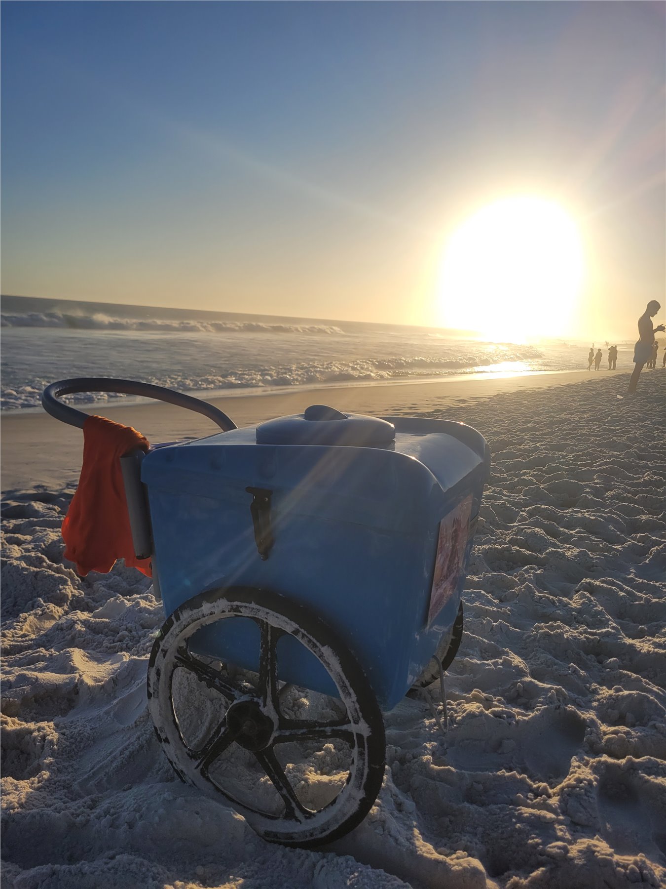 Carrinho de sacolés na praia de Figueira